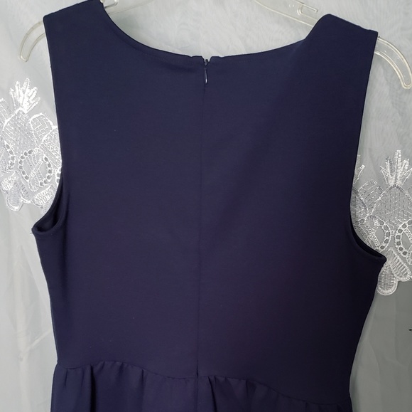 Sleeveless Color block dress - Picture 2 of 3